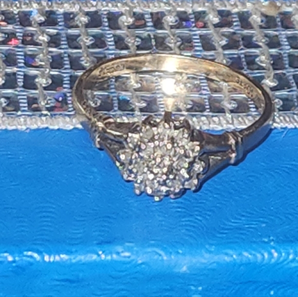 Vintage 10kt Gold Natural White Diamond Cluster Ring - Picture 3 of 16